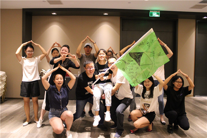 中国驻纽约总领馆：纽约州大巴侧翻致6名中国公民受伤，其中1人重伤